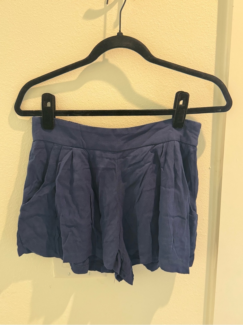 Aqua Women’s Blue Pleated Casual Shorts